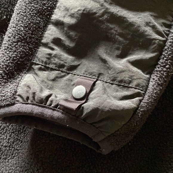 The North Face boys 18/20 xl fleece hoodie - Picture 4 of 7